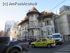 [P01] Clădire veche în piaţa Lahovary » foto by Michi
 - 
<span class="allrVoted glyphicon glyphicon-heart hidden" id="av828196"></span>
<a class="m-l-10 hidden" id="sv828196" onclick="voting_Foto_DelVot(,828196,3511)" role="button">șterge vot <span class="glyphicon glyphicon-remove"></span></a>
<a id="v9828196" class=" c-red"  onclick="voting_Foto_SetVot(828196)" role="button"><span class="glyphicon glyphicon-heart-empty"></span> <b>LIKE</b> = Votează poza</a> <img class="hidden"  id="f828196W9" src="/imagini/loader.gif" border="0" /><span class="AjErrMes hidden" id="e828196ErM"></span>