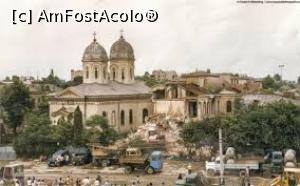 [P04] Singura poză color din timpul demolării bisericii sf. Vineri. A făcut înconjurul lumii.  » foto by Michi <span class="label label-default labelC_thin small">NEVOTABILĂ</span>