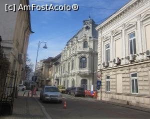 [P02] Casa Miţei Biciclista văzută de pe str. Biserica Amzei » foto by Michi
 - 
<span class="allrVoted glyphicon glyphicon-heart hidden" id="av1147522"></span>
<a class="m-l-10 hidden" id="sv1147522" onclick="voting_Foto_DelVot(,1147522,3511)" role="button">șterge vot <span class="glyphicon glyphicon-remove"></span></a>
<a id="v91147522" class=" c-red"  onclick="voting_Foto_SetVot(1147522)" role="button"><span class="glyphicon glyphicon-heart-empty"></span> <b>LIKE</b> = Votează poza</a> <img class="hidden"  id="f1147522W9" src="/imagini/loader.gif" border="0" /><span class="AjErrMes hidden" id="e1147522ErM"></span>