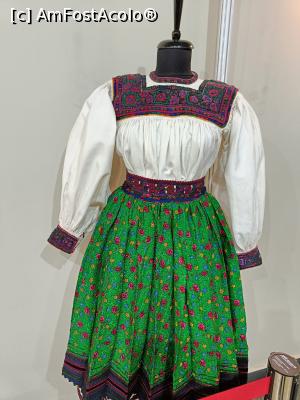 [P28] Expoziția de costume populare. » foto by tata123 🔱
 - 
<span class="allrVoted glyphicon glyphicon-heart hidden" id="av1358489"></span>
<a class="m-l-10 hidden" id="sv1358489" onclick="voting_Foto_DelVot(,1358489,3511)" role="button">șterge vot <span class="glyphicon glyphicon-remove"></span></a>
<a id="v91358489" class=" c-red"  onclick="voting_Foto_SetVot(1358489)" role="button"><span class="glyphicon glyphicon-heart-empty"></span> <b>LIKE</b> = Votează poza</a> <img class="hidden"  id="f1358489W9" src="/imagini/loader.gif" border="0" /><span class="AjErrMes hidden" id="e1358489ErM"></span>