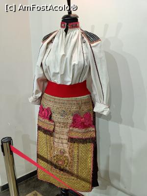 [P29] Expoziția de costume populare. » foto by tata123 🔱
 - 
<span class="allrVoted glyphicon glyphicon-heart hidden" id="av1358490"></span>
<a class="m-l-10 hidden" id="sv1358490" onclick="voting_Foto_DelVot(,1358490,3511)" role="button">șterge vot <span class="glyphicon glyphicon-remove"></span></a>
<a id="v91358490" class=" c-red"  onclick="voting_Foto_SetVot(1358490)" role="button"><span class="glyphicon glyphicon-heart-empty"></span> <b>LIKE</b> = Votează poza</a> <img class="hidden"  id="f1358490W9" src="/imagini/loader.gif" border="0" /><span class="AjErrMes hidden" id="e1358490ErM"></span>