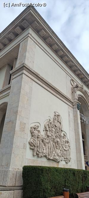 [P02] Basorelief de Boris Caragea și Zoe Băicoianu. » foto by tata123 🔱
 - 
<span class="allrVoted glyphicon glyphicon-heart hidden" id="av1515553"></span>
<a class="m-l-10 hidden" id="sv1515553" onclick="voting_Foto_DelVot(,1515553,3511)" role="button">șterge vot <span class="glyphicon glyphicon-remove"></span></a>
<a id="v91515553" class=" c-red"  onclick="voting_Foto_SetVot(1515553)" role="button"><span class="glyphicon glyphicon-heart-empty"></span> <b>LIKE</b> = Votează poza</a> <img class="hidden"  id="f1515553W9" src="/imagini/loader.gif" border="0" /><span class="AjErrMes hidden" id="e1515553ErM"></span>