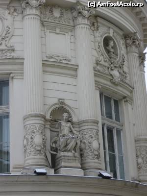 [P09] Statuie pe fațada Palatului Societății de Asigurare Dacia, vis-a-vis de Palatul BNR. » foto by tata123 🔱
 - 
<span class="allrVoted glyphicon glyphicon-heart hidden" id="av683930"></span>
<a class="m-l-10 hidden" id="sv683930" onclick="voting_Foto_DelVot(,683930,3511)" role="button">șterge vot <span class="glyphicon glyphicon-remove"></span></a>
<a id="v9683930" class=" c-red"  onclick="voting_Foto_SetVot(683930)" role="button"><span class="glyphicon glyphicon-heart-empty"></span> <b>LIKE</b> = Votează poza</a> <img class="hidden"  id="f683930W9" src="/imagini/loader.gif" border="0" /><span class="AjErrMes hidden" id="e683930ErM"></span>