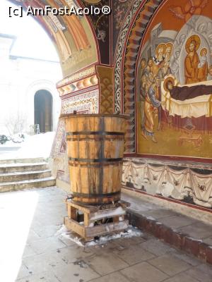 [P17] Un vas cu aghiazmă la mănăstirea Radu Vodă - București. » foto by tata123 🔱
 - 
<span class="allrVoted glyphicon glyphicon-heart hidden" id="av718926"></span>
<a class="m-l-10 hidden" id="sv718926" onclick="voting_Foto_DelVot(,718926,3511)" role="button">șterge vot <span class="glyphicon glyphicon-remove"></span></a>
<a id="v9718926" class=" c-red"  onclick="voting_Foto_SetVot(718926)" role="button"><span class="glyphicon glyphicon-heart-empty"></span> <b>LIKE</b> = Votează poza</a> <img class="hidden"  id="f718926W9" src="/imagini/loader.gif" border="0" /><span class="AjErrMes hidden" id="e718926ErM"></span>