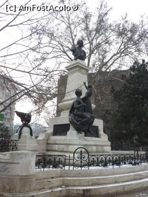 [P23] Monumentul inginerului Gheorghe Duca - Piața Gării de Nord.  » foto by tata123 🔱
 - 
<span class="allrVoted glyphicon glyphicon-heart hidden" id="av820968"></span>
<a class="m-l-10 hidden" id="sv820968" onclick="voting_Foto_DelVot(,820968,3511)" role="button">șterge vot <span class="glyphicon glyphicon-remove"></span></a>
<a id="v9820968" class=" c-red"  onclick="voting_Foto_SetVot(820968)" role="button"><span class="glyphicon glyphicon-heart-empty"></span> <b>LIKE</b> = Votează poza</a> <img class="hidden"  id="f820968W9" src="/imagini/loader.gif" border="0" /><span class="AjErrMes hidden" id="e820968ErM"></span>