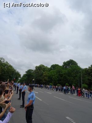 [P12] Pe bulevardul Kiseleff în așteptarea Papei Francisc I.  » foto by tata123 🔱
 - 
<span class="allrVoted glyphicon glyphicon-heart hidden" id="av1075263"></span>
<a class="m-l-10 hidden" id="sv1075263" onclick="voting_Foto_DelVot(,1075263,3511)" role="button">șterge vot <span class="glyphicon glyphicon-remove"></span></a>
<a id="v91075263" class=" c-red"  onclick="voting_Foto_SetVot(1075263)" role="button"><span class="glyphicon glyphicon-heart-empty"></span> <b>LIKE</b> = Votează poza</a> <img class="hidden"  id="f1075263W9" src="/imagini/loader.gif" border="0" /><span class="AjErrMes hidden" id="e1075263ErM"></span>