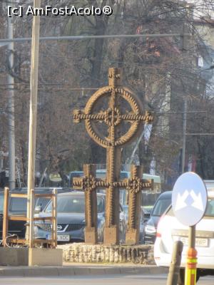 [P16] Troița din Piața Romană.  » foto by tata123 🔱
 - 
<span class="allrVoted glyphicon glyphicon-heart hidden" id="av1133992"></span>
<a class="m-l-10 hidden" id="sv1133992" onclick="voting_Foto_DelVot(,1133992,3511)" role="button">șterge vot <span class="glyphicon glyphicon-remove"></span></a>
<a id="v91133992" class=" c-red"  onclick="voting_Foto_SetVot(1133992)" role="button"><span class="glyphicon glyphicon-heart-empty"></span> <b>LIKE</b> = Votează poza</a> <img class="hidden"  id="f1133992W9" src="/imagini/loader.gif" border="0" /><span class="AjErrMes hidden" id="e1133992ErM"></span>