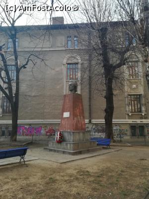 [P11] Poetul Mihai Eminescu - sculptor Mihai Onofrei - Colegiul Național „Mihai Eminescu”.  » foto by tata123 🔱
 - 
<span class="allrVoted glyphicon glyphicon-heart hidden" id="av1140362"></span>
<a class="m-l-10 hidden" id="sv1140362" onclick="voting_Foto_DelVot(,1140362,3511)" role="button">șterge vot <span class="glyphicon glyphicon-remove"></span></a>
<a id="v91140362" class=" c-red"  onclick="voting_Foto_SetVot(1140362)" role="button"><span class="glyphicon glyphicon-heart-empty"></span> <b>LIKE</b> = Votează poza</a> <img class="hidden"  id="f1140362W9" src="/imagini/loader.gif" border="0" /><span class="AjErrMes hidden" id="e1140362ErM"></span>
