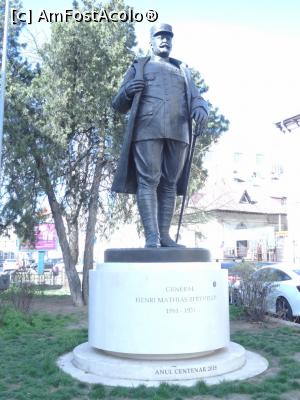 [P13] Statuia Henri Mathias Berthelot - București.  » foto by tata123 🔱
 - 
<span class="allrVoted glyphicon glyphicon-heart hidden" id="av1152380"></span>
<a class="m-l-10 hidden" id="sv1152380" onclick="voting_Foto_DelVot(,1152380,3511)" role="button">șterge vot <span class="glyphicon glyphicon-remove"></span></a>
<a id="v91152380" class=" c-red"  onclick="voting_Foto_SetVot(1152380)" role="button"><span class="glyphicon glyphicon-heart-empty"></span> <b>LIKE</b> = Votează poza</a> <img class="hidden"  id="f1152380W9" src="/imagini/loader.gif" border="0" /><span class="AjErrMes hidden" id="e1152380ErM"></span>