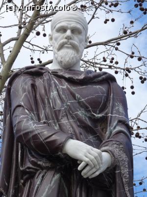 [P03] Statuia nobilului dac - București.  » foto by tata123 🔱
 - 
<span class="allrVoted glyphicon glyphicon-heart hidden" id="av1152370"></span>
<a class="m-l-10 hidden" id="sv1152370" onclick="voting_Foto_DelVot(,1152370,3511)" role="button">șterge vot <span class="glyphicon glyphicon-remove"></span></a>
<a id="v91152370" class=" c-red"  onclick="voting_Foto_SetVot(1152370)" role="button"><span class="glyphicon glyphicon-heart-empty"></span> <b>LIKE</b> = Votează poza</a> <img class="hidden"  id="f1152370W9" src="/imagini/loader.gif" border="0" /><span class="AjErrMes hidden" id="e1152370ErM"></span>