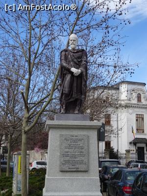 [P04] Statuia nobilului dac - București.  » foto by tata123 🔱
 - 
<span class="allrVoted glyphicon glyphicon-heart hidden" id="av1152371"></span>
<a class="m-l-10 hidden" id="sv1152371" onclick="voting_Foto_DelVot(,1152371,3511)" role="button">șterge vot <span class="glyphicon glyphicon-remove"></span></a>
<a id="v91152371" class=" c-red"  onclick="voting_Foto_SetVot(1152371)" role="button"><span class="glyphicon glyphicon-heart-empty"></span> <b>LIKE</b> = Votează poza</a> <img class="hidden"  id="f1152371W9" src="/imagini/loader.gif" border="0" /><span class="AjErrMes hidden" id="e1152371ErM"></span>