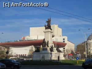 [P08] Statuia Ion C. Brătianu – Teatrul Național pe fundal.  » foto by tata123 🔱
 - 
<span class="allrVoted glyphicon glyphicon-heart hidden" id="av1152375"></span>
<a class="m-l-10 hidden" id="sv1152375" onclick="voting_Foto_DelVot(,1152375,3511)" role="button">șterge vot <span class="glyphicon glyphicon-remove"></span></a>
<a id="v91152375" class=" c-red"  onclick="voting_Foto_SetVot(1152375)" role="button"><span class="glyphicon glyphicon-heart-empty"></span> <b>LIKE</b> = Votează poza</a> <img class="hidden"  id="f1152375W9" src="/imagini/loader.gif" border="0" /><span class="AjErrMes hidden" id="e1152375ErM"></span>