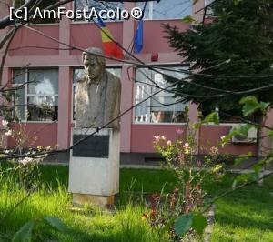 [P17] Detaliu - Statuia din fața Colegiului Național de Muzică „George Enescu”.  » foto by tata123 🔱
 - 
<span class="allrVoted glyphicon glyphicon-heart hidden" id="av1155108"></span>
<a class="m-l-10 hidden" id="sv1155108" onclick="voting_Foto_DelVot(,1155108,3511)" role="button">șterge vot <span class="glyphicon glyphicon-remove"></span></a>
<a id="v91155108" class=" c-red"  onclick="voting_Foto_SetVot(1155108)" role="button"><span class="glyphicon glyphicon-heart-empty"></span> <b>LIKE</b> = Votează poza</a> <img class="hidden"  id="f1155108W9" src="/imagini/loader.gif" border="0" /><span class="AjErrMes hidden" id="e1155108ErM"></span>