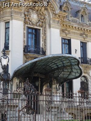 [P05] „Scoica” de la intrare - Palatul Cantacuzino.  » foto by tata123 🔱
 - 
<span class="allrVoted glyphicon glyphicon-heart hidden" id="av1155092"></span>
<a class="m-l-10 hidden" id="sv1155092" onclick="voting_Foto_DelVot(,1155092,3511)" role="button">șterge vot <span class="glyphicon glyphicon-remove"></span></a>
<a id="v91155092" class=" c-red"  onclick="voting_Foto_SetVot(1155092)" role="button"><span class="glyphicon glyphicon-heart-empty"></span> <b>LIKE</b> = Votează poza</a> <img class="hidden"  id="f1155092W9" src="/imagini/loader.gif" border="0" /><span class="AjErrMes hidden" id="e1155092ErM"></span>