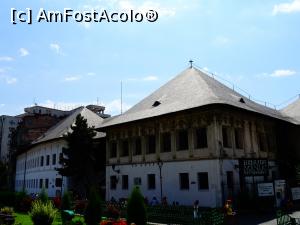 [P22] Hanul lui Manuc - latura nordică cu clădiri de secol al XVIII-lea. » foto by tata123 🔱
 - 
<span class="allrVoted glyphicon glyphicon-heart hidden" id="av1164922"></span>
<a class="m-l-10 hidden" id="sv1164922" onclick="voting_Foto_DelVot(,1164922,3511)" role="button">șterge vot <span class="glyphicon glyphicon-remove"></span></a>
<a id="v91164922" class=" c-red"  onclick="voting_Foto_SetVot(1164922)" role="button"><span class="glyphicon glyphicon-heart-empty"></span> <b>LIKE</b> = Votează poza</a> <img class="hidden"  id="f1164922W9" src="/imagini/loader.gif" border="0" /><span class="AjErrMes hidden" id="e1164922ErM"></span>