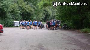 [P47] Parcul Naţional Natural Rusenski Lom - tot plutonul de biciclişti nemţi, adunaţi în jurul dubiţei de suport, în parcarea de la biserica Sfintei Născătoare de Dumnezeu, Ivanovo.  » foto by Dragoș_MD
 - 
<span class="allrVoted glyphicon glyphicon-heart hidden" id="av351516"></span>
<a class="m-l-10 hidden" id="sv351516" onclick="voting_Foto_DelVot(,351516,3525)" role="button">șterge vot <span class="glyphicon glyphicon-remove"></span></a>
<a id="v9351516" class=" c-red"  onclick="voting_Foto_SetVot(351516)" role="button"><span class="glyphicon glyphicon-heart-empty"></span> <b>LIKE</b> = Votează poza</a> <img class="hidden"  id="f351516W9" src="/imagini/loader.gif" border="0" /><span class="AjErrMes hidden" id="e351516ErM"></span>