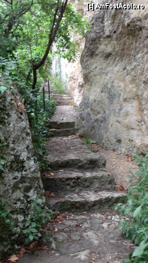 [P49] Biserica rupestră Sfânta Născătoare de Dumnezeu, Ivanovo - scările de acces » foto by Dragoș_MD
 - 
<span class="allrVoted glyphicon glyphicon-heart hidden" id="av351518"></span>
<a class="m-l-10 hidden" id="sv351518" onclick="voting_Foto_DelVot(,351518,3525)" role="button">șterge vot <span class="glyphicon glyphicon-remove"></span></a>
<a id="v9351518" class=" c-red"  onclick="voting_Foto_SetVot(351518)" role="button"><span class="glyphicon glyphicon-heart-empty"></span> <b>LIKE</b> = Votează poza</a> <img class="hidden"  id="f351518W9" src="/imagini/loader.gif" border="0" /><span class="AjErrMes hidden" id="e351518ErM"></span>