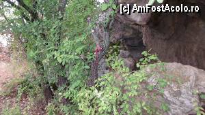 [P62] Parcul natural naţional Rusenski Lom - la gura grotei, copacul împodobit cu mărţişoare » foto by Dragoș_MD
 - 
<span class="allrVoted glyphicon glyphicon-heart hidden" id="av351534"></span>
<a class="m-l-10 hidden" id="sv351534" onclick="voting_Foto_DelVot(,351534,3525)" role="button">șterge vot <span class="glyphicon glyphicon-remove"></span></a>
<a id="v9351534" class=" c-red"  onclick="voting_Foto_SetVot(351534)" role="button"><span class="glyphicon glyphicon-heart-empty"></span> <b>LIKE</b> = Votează poza</a> <img class="hidden"  id="f351534W9" src="/imagini/loader.gif" border="0" /><span class="AjErrMes hidden" id="e351534ErM"></span>