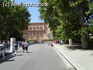 [P20] Aleea lunga care duce spre intrarea la Palatul Normanzilor » foto by Carmen Ion
 - 
<span class="allrVoted glyphicon glyphicon-heart hidden" id="av1085561"></span>
<a class="m-l-10 hidden" id="sv1085561" onclick="voting_Foto_DelVot(,1085561,3527)" role="button">șterge vot <span class="glyphicon glyphicon-remove"></span></a>
<a id="v91085561" class=" c-red"  onclick="voting_Foto_SetVot(1085561)" role="button"><span class="glyphicon glyphicon-heart-empty"></span> <b>LIKE</b> = Votează poza</a> <img class="hidden"  id="f1085561W9" src="/imagini/loader.gif" border="0" /><span class="AjErrMes hidden" id="e1085561ErM"></span>