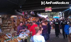 P16 [AUG-2013] Tarabă cu caşcaval ciupaga în bazarul din faţa funicularului Gubalowka. Zakopane, Polonia. 