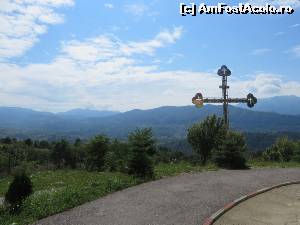 [P12] Crucea de inox din curtea Mănăstirii Pogorârea Duhului Sfânt – Blănoiu. Deschiderea panoramică către munți e superbă.  » foto by tata123 🔱
 - 
<span class="allrVoted glyphicon glyphicon-heart hidden" id="av674483"></span>
<a class="m-l-10 hidden" id="sv674483" onclick="voting_Foto_DelVot(,674483,3540)" role="button">șterge vot <span class="glyphicon glyphicon-remove"></span></a>
<a id="v9674483" class=" c-red"  onclick="voting_Foto_SetVot(674483)" role="button"><span class="glyphicon glyphicon-heart-empty"></span> <b>LIKE</b> = Votează poza</a> <img class="hidden"  id="f674483W9" src="/imagini/loader.gif" border="0" /><span class="AjErrMes hidden" id="e674483ErM"></span>