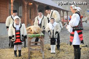 [P02] In Maramures, traditiile se pastreaza din generatie in generatie » foto by larisapopa
 - 
<span class="allrVoted glyphicon glyphicon-heart hidden" id="av586367"></span>
<a class="m-l-10 hidden" id="sv586367" onclick="voting_Foto_DelVot(,586367,3542)" role="button">șterge vot <span class="glyphicon glyphicon-remove"></span></a>
<a id="v9586367" class=" c-red"  onclick="voting_Foto_SetVot(586367)" role="button"><span class="glyphicon glyphicon-heart-empty"></span> <b>LIKE</b> = Votează poza</a> <img class="hidden"  id="f586367W9" src="/imagini/loader.gif" border="0" /><span class="AjErrMes hidden" id="e586367ErM"></span>