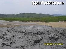 [P32] aici se vede cum noroiul sare la inaltime, apoi se scurge incet, spre baza vulcanului, mirosea puternic a gaze aici. » foto by adryana
 - 
<span class="allrVoted glyphicon glyphicon-heart hidden" id="av235925"></span>
<a class="m-l-10 hidden" id="sv235925" onclick="voting_Foto_DelVot(,235925,3566)" role="button">șterge vot <span class="glyphicon glyphicon-remove"></span></a>
<a id="v9235925" class=" c-red"  onclick="voting_Foto_SetVot(235925)" role="button"><span class="glyphicon glyphicon-heart-empty"></span> <b>LIKE</b> = Votează poza</a> <img class="hidden"  id="f235925W9" src="/imagini/loader.gif" border="0" /><span class="AjErrMes hidden" id="e235925ErM"></span>