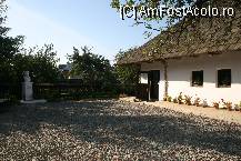 [P06] Curtea casei memoriale . » foto by cronung
 - 
<span class="allrVoted glyphicon glyphicon-heart hidden" id="av22027"></span>
<a class="m-l-10 hidden" id="sv22027" onclick="voting_Foto_DelVot(,22027,3571)" role="button">șterge vot <span class="glyphicon glyphicon-remove"></span></a>
<a id="v922027" class=" c-red"  onclick="voting_Foto_SetVot(22027)" role="button"><span class="glyphicon glyphicon-heart-empty"></span> <b>LIKE</b> = Votează poza</a> <img class="hidden"  id="f22027W9" src="/imagini/loader.gif" border="0" /><span class="AjErrMes hidden" id="e22027ErM"></span>