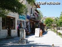 [P49] Goreme - strada cu magazine » foto by C.Todi
 - 
<span class="allrVoted glyphicon glyphicon-heart hidden" id="av217058"></span>
<a class="m-l-10 hidden" id="sv217058" onclick="voting_Foto_DelVot(,217058,3573)" role="button">șterge vot <span class="glyphicon glyphicon-remove"></span></a>
<a id="v9217058" class=" c-red"  onclick="voting_Foto_SetVot(217058)" role="button"><span class="glyphicon glyphicon-heart-empty"></span> <b>LIKE</b> = Votează poza</a> <img class="hidden"  id="f217058W9" src="/imagini/loader.gif" border="0" /><span class="AjErrMes hidden" id="e217058ErM"></span>