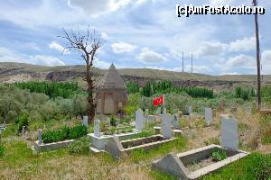 [P20] Catedrala-manastirea Selime, mormantul sultanei situat vizavi de catedrala » foto by nickro
 - 
<span class="allrVoted glyphicon glyphicon-heart hidden" id="av509937"></span>
<a class="m-l-10 hidden" id="sv509937" onclick="voting_Foto_DelVot(,509937,3573)" role="button">șterge vot <span class="glyphicon glyphicon-remove"></span></a>
<a id="v9509937" class=" c-red"  onclick="voting_Foto_SetVot(509937)" role="button"><span class="glyphicon glyphicon-heart-empty"></span> <b>LIKE</b> = Votează poza</a> <img class="hidden"  id="f509937W9" src="/imagini/loader.gif" border="0" /><span class="AjErrMes hidden" id="e509937ErM"></span>