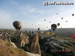 [P02] Baloane in zori, vazute de la Sunset Point - Goreme » foto by nickro
 - 
<span class="allrVoted glyphicon glyphicon-heart hidden" id="av510552"></span>
<a class="m-l-10 hidden" id="sv510552" onclick="voting_Foto_DelVot(,510552,3573)" role="button">șterge vot <span class="glyphicon glyphicon-remove"></span></a>
<a id="v9510552" class=" c-red"  onclick="voting_Foto_SetVot(510552)" role="button"><span class="glyphicon glyphicon-heart-empty"></span> <b>LIKE</b> = Votează poza</a> <img class="hidden"  id="f510552W9" src="/imagini/loader.gif" border="0" /><span class="AjErrMes hidden" id="e510552ErM"></span>