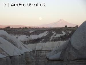 [P15] De pe Valea Poeumbeilor, răsărit de lună şi Muntele Erciyes în fundal » foto by irinad
 - 
<span class="allrVoted glyphicon glyphicon-heart hidden" id="av916882"></span>
<a class="m-l-10 hidden" id="sv916882" onclick="voting_Foto_DelVot(,916882,3573)" role="button">șterge vot <span class="glyphicon glyphicon-remove"></span></a>
<a id="v9916882" class=" c-red"  onclick="voting_Foto_SetVot(916882)" role="button"><span class="glyphicon glyphicon-heart-empty"></span> <b>LIKE</b> = Votează poza</a> <img class="hidden"  id="f916882W9" src="/imagini/loader.gif" border="0" /><span class="AjErrMes hidden" id="e916882ErM"></span>