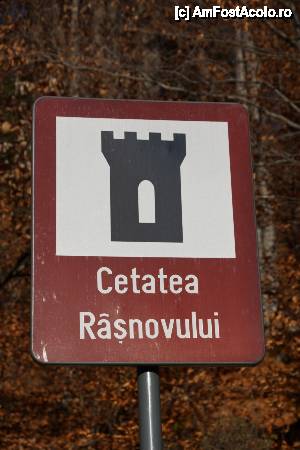 [P01] Tabla indicatoare cu obiectivul turistic.  » foto by Utube
 - 
<span class="allrVoted glyphicon glyphicon-heart hidden" id="av395052"></span>
<a class="m-l-10 hidden" id="sv395052" onclick="voting_Foto_DelVot(,395052,3588)" role="button">șterge vot <span class="glyphicon glyphicon-remove"></span></a>
<a id="v9395052" class=" c-red"  onclick="voting_Foto_SetVot(395052)" role="button"><span class="glyphicon glyphicon-heart-empty"></span> <b>LIKE</b> = Votează poza</a> <img class="hidden"  id="f395052W9" src="/imagini/loader.gif" border="0" /><span class="AjErrMes hidden" id="e395052ErM"></span>