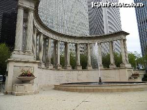 [P03] Millennium Park - Wrigley Square si Millennium Park Monument » foto by MCM
 - 
<span class="allrVoted glyphicon glyphicon-heart hidden" id="av390159"></span>
<a class="m-l-10 hidden" id="sv390159" onclick="voting_Foto_DelVot(,390159,3589)" role="button">șterge vot <span class="glyphicon glyphicon-remove"></span></a>
<a id="v9390159" class=" c-red"  onclick="voting_Foto_SetVot(390159)" role="button"><span class="glyphicon glyphicon-heart-empty"></span> <b>LIKE</b> = Votează poza</a> <img class="hidden"  id="f390159W9" src="/imagini/loader.gif" border="0" /><span class="AjErrMes hidden" id="e390159ErM"></span>