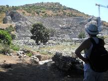 [P05] Faimosul amfiteatru din Efes, imens, de nedescris in cuvinte. Aici s-au turnat scene din filmul 'Gladiatorul'.  » foto by florinbad
 - 
<span class="allrVoted glyphicon glyphicon-heart hidden" id="av335801"></span>
<a class="m-l-10 hidden" id="sv335801" onclick="voting_Foto_DelVot(,335801,3592)" role="button">șterge vot <span class="glyphicon glyphicon-remove"></span></a>
<a id="v9335801" class=" c-red"  onclick="voting_Foto_SetVot(335801)" role="button"><span class="glyphicon glyphicon-heart-empty"></span> <b>LIKE</b> = Votează poza</a> <img class="hidden"  id="f335801W9" src="/imagini/loader.gif" border="0" /><span class="AjErrMes hidden" id="e335801ErM"></span>