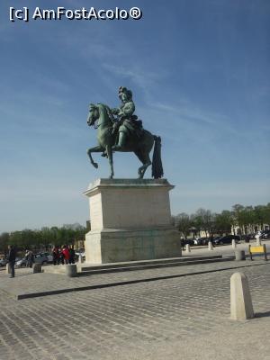 [P02] Statuia care străjuiește aleea lungă care duce la castel » foto by diacrys*
 - 
<span class="allrVoted glyphicon glyphicon-heart hidden" id="av721649"></span>
<a class="m-l-10 hidden" id="sv721649" onclick="voting_Foto_DelVot(,721649,3618)" role="button">șterge vot <span class="glyphicon glyphicon-remove"></span></a>
<a id="v9721649" class=" c-red"  onclick="voting_Foto_SetVot(721649)" role="button"><span class="glyphicon glyphicon-heart-empty"></span> <b>LIKE</b> = Votează poza</a> <img class="hidden"  id="f721649W9" src="/imagini/loader.gif" border="0" /><span class="AjErrMes hidden" id="e721649ErM"></span>