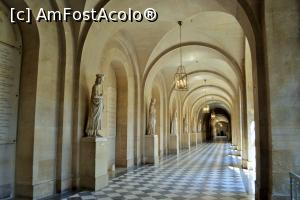 [P07] Coridoarele palatului » foto by AZE
 - 
<span class="allrVoted glyphicon glyphicon-heart hidden" id="av888303"></span>
<a class="m-l-10 hidden" id="sv888303" onclick="voting_Foto_DelVot(,888303,3618)" role="button">șterge vot <span class="glyphicon glyphicon-remove"></span></a>
<a id="v9888303" class=" c-red"  onclick="voting_Foto_SetVot(888303)" role="button"><span class="glyphicon glyphicon-heart-empty"></span> <b>LIKE</b> = Votează poza</a> <img class="hidden"  id="f888303W9" src="/imagini/loader.gif" border="0" /><span class="AjErrMes hidden" id="e888303ErM"></span>