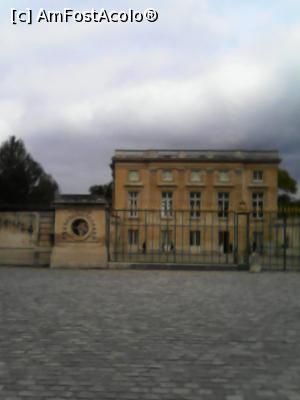 [P02] intrare la petit trianon innourat » foto by Mihaela G.
 - 
<span class="allrVoted glyphicon glyphicon-heart hidden" id="av723556"></span>
<a class="m-l-10 hidden" id="sv723556" onclick="voting_Foto_DelVot(,723556,3618)" role="button">șterge vot <span class="glyphicon glyphicon-remove"></span></a>
<a id="v9723556" class=" c-red"  onclick="voting_Foto_SetVot(723556)" role="button"><span class="glyphicon glyphicon-heart-empty"></span> <b>LIKE</b> = Votează poza</a> <img class="hidden"  id="f723556W9" src="/imagini/loader.gif" border="0" /><span class="AjErrMes hidden" id="e723556ErM"></span>