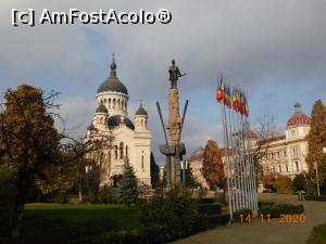 [P21] Statuia lui Avram Iancu din piaţa omonimă şi Catedrala Mitropolitană Ortodoxă „Adormirea Maicii Domnului” » foto by irinad
 - 
<span class="allrVoted glyphicon glyphicon-heart hidden" id="av1216815"></span>
<a class="m-l-10 hidden" id="sv1216815" onclick="voting_Foto_DelVot(,1216815,3623)" role="button">șterge vot <span class="glyphicon glyphicon-remove"></span></a>
<a id="v91216815" class=" c-red"  onclick="voting_Foto_SetVot(1216815)" role="button"><span class="glyphicon glyphicon-heart-empty"></span> <b>LIKE</b> = Votează poza</a> <img class="hidden"  id="f1216815W9" src="/imagini/loader.gif" border="0" /><span class="AjErrMes hidden" id="e1216815ErM"></span>