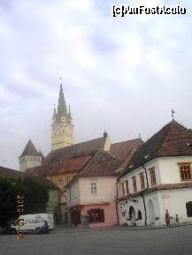 [P05] Biserica Evanghelică, Turnul Croitorilor şi vârful Turnului Clopotelor văzute de pe o stradă laterală. » foto by abbilbal*
 - 
<span class="allrVoted glyphicon glyphicon-heart hidden" id="av143363"></span>
<a class="m-l-10 hidden" id="sv143363" onclick="voting_Foto_DelVot(,143363,3668)" role="button">șterge vot <span class="glyphicon glyphicon-remove"></span></a>
<a id="v9143363" class=" c-red"  onclick="voting_Foto_SetVot(143363)" role="button"><span class="glyphicon glyphicon-heart-empty"></span> <b>LIKE</b> = Votează poza</a> <img class="hidden"  id="f143363W9" src="/imagini/loader.gif" border="0" /><span class="AjErrMes hidden" id="e143363ErM"></span>