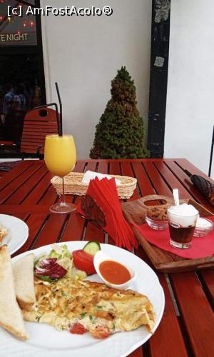 [P06] Brunch la Ramayana.  » foto by AncaGO
 - 
<span class="allrVoted glyphicon glyphicon-heart hidden" id="av1005568"></span>
<a class="m-l-10 hidden" id="sv1005568" onclick="voting_Foto_DelVot(,1005568,3677)" role="button">șterge vot <span class="glyphicon glyphicon-remove"></span></a>
<a id="v91005568" class=" c-red"  onclick="voting_Foto_SetVot(1005568)" role="button"><span class="glyphicon glyphicon-heart-empty"></span> <b>LIKE</b> = Votează poza</a> <img class="hidden"  id="f1005568W9" src="/imagini/loader.gif" border="0" /><span class="AjErrMes hidden" id="e1005568ErM"></span>