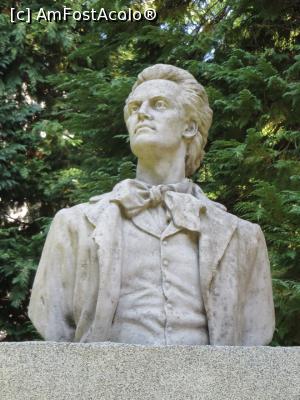 [P16] Bust Mihai Eminescu (foto 2015). » foto by tata123 🔱
 - 
<span class="allrVoted glyphicon glyphicon-heart hidden" id="av1271155"></span>
<a class="m-l-10 hidden" id="sv1271155" onclick="voting_Foto_DelVot(,1271155,3677)" role="button">șterge vot <span class="glyphicon glyphicon-remove"></span></a>
<a id="v91271155" class=" c-red"  onclick="voting_Foto_SetVot(1271155)" role="button"><span class="glyphicon glyphicon-heart-empty"></span> <b>LIKE</b> = Votează poza</a> <img class="hidden"  id="f1271155W9" src="/imagini/loader.gif" border="0" /><span class="AjErrMes hidden" id="e1271155ErM"></span>