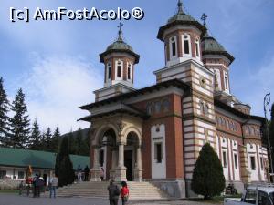 [P20] Biserica Mănăstirii Sinaia (foto 2006). » foto by tata123 🔱
 - 
<span class="allrVoted glyphicon glyphicon-heart hidden" id="av1271159"></span>
<a class="m-l-10 hidden" id="sv1271159" onclick="voting_Foto_DelVot(,1271159,3677)" role="button">șterge vot <span class="glyphicon glyphicon-remove"></span></a>
<a id="v91271159" class=" c-red"  onclick="voting_Foto_SetVot(1271159)" role="button"><span class="glyphicon glyphicon-heart-empty"></span> <b>LIKE</b> = Votează poza</a> <img class="hidden"  id="f1271159W9" src="/imagini/loader.gif" border="0" /><span class="AjErrMes hidden" id="e1271159ErM"></span>