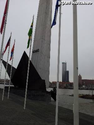 [P09] Monument dedicat 'debarcarii aliatilor' in Olanda in cel de-al 2-lea razboi mondial » foto by marcemicu
 - 
<span class="allrVoted glyphicon glyphicon-heart hidden" id="av400233"></span>
<a class="m-l-10 hidden" id="sv400233" onclick="voting_Foto_DelVot(,400233,3679)" role="button">șterge vot <span class="glyphicon glyphicon-remove"></span></a>
<a id="v9400233" class=" c-red"  onclick="voting_Foto_SetVot(400233)" role="button"><span class="glyphicon glyphicon-heart-empty"></span> <b>LIKE</b> = Votează poza</a> <img class="hidden"  id="f400233W9" src="/imagini/loader.gif" border="0" /><span class="AjErrMes hidden" id="e400233ErM"></span>