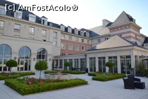 [P01] Curtea interioara Vienna International Dream Castle Hotel » foto by andreidan
 - 
<span class="allrVoted glyphicon glyphicon-heart hidden" id="av813992"></span>
<a class="m-l-10 hidden" id="sv813992" onclick="voting_Foto_DelVot(,813992,3702)" role="button">șterge vot <span class="glyphicon glyphicon-remove"></span></a>
<a id="v9813992" class=" c-red"  onclick="voting_Foto_SetVot(813992)" role="button"><span class="glyphicon glyphicon-heart-empty"></span> <b>LIKE</b> = Votează poza</a> <img class="hidden"  id="f813992W9" src="/imagini/loader.gif" border="0" /><span class="AjErrMes hidden" id="e813992ErM"></span>