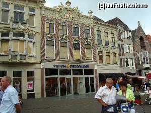 [P08] Vroom si Dreesman, magazin popular in Olanda, remarcatidecoratiile de pe fruntea lui » foto by mireille
 - 
<span class="allrVoted glyphicon glyphicon-heart hidden" id="av514844"></span>
<a class="m-l-10 hidden" id="sv514844" onclick="voting_Foto_DelVot(,514844,3710)" role="button">șterge vot <span class="glyphicon glyphicon-remove"></span></a>
<a id="v9514844" class=" c-red"  onclick="voting_Foto_SetVot(514844)" role="button"><span class="glyphicon glyphicon-heart-empty"></span> <b>LIKE</b> = Votează poza</a> <img class="hidden"  id="f514844W9" src="/imagini/loader.gif" border="0" /><span class="AjErrMes hidden" id="e514844ErM"></span>