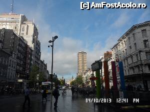 [P14] pe fundal se vede Turnul Fermierilor - primul zgaraie nori din Europa la momentul construirii., vazut de pe bd. Meir » foto by amero
 - 
<span class="allrVoted glyphicon glyphicon-heart hidden" id="av501059"></span>
<a class="m-l-10 hidden" id="sv501059" onclick="voting_Foto_DelVot(,501059,3747)" role="button">șterge vot <span class="glyphicon glyphicon-remove"></span></a>
<a id="v9501059" class=" c-red"  onclick="voting_Foto_SetVot(501059)" role="button"><span class="glyphicon glyphicon-heart-empty"></span> <b>LIKE</b> = Votează poza</a> <img class="hidden"  id="f501059W9" src="/imagini/loader.gif" border="0" /><span class="AjErrMes hidden" id="e501059ErM"></span>