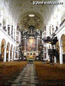 [P21] Interiorul Sint Carolus Borromeuskerk. Ca şi elementele decorative de pe faţada bisericii, pictura de pe tavan a fost realizată de Rubens. Din păcate, aceasta nu s-a păstrat, din cauza unui incendiu provocat de un fulger, în secolul XVIII. » foto by Costi
 - 
<span class="allrVoted glyphicon glyphicon-heart hidden" id="av24837"></span>
<a class="m-l-10 hidden" id="sv24837" onclick="voting_Foto_DelVot(,24837,3747)" role="button">șterge vot <span class="glyphicon glyphicon-remove"></span></a>
<a id="v924837" class=" c-red"  onclick="voting_Foto_SetVot(24837)" role="button"><span class="glyphicon glyphicon-heart-empty"></span> <b>LIKE</b> = Votează poza</a> <img class="hidden"  id="f24837W9" src="/imagini/loader.gif" border="0" /><span class="AjErrMes hidden" id="e24837ErM"></span>