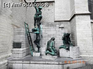 [P05] Statuie dedicata lui Pieter Appelmans, unul dintre arhitectii Catedralei Notre-Dame, precum si lui Jan Appelmans, tatal acestuia. Autorul sculpturii este Jeff Lambeaux » foto by cristina47*
 - 
<span class="allrVoted glyphicon glyphicon-heart hidden" id="av834506"></span>
<a class="m-l-10 hidden" id="sv834506" onclick="voting_Foto_DelVot(,834506,3747)" role="button">șterge vot <span class="glyphicon glyphicon-remove"></span></a>
<a id="v9834506" class=" c-red"  onclick="voting_Foto_SetVot(834506)" role="button"><span class="glyphicon glyphicon-heart-empty"></span> <b>LIKE</b> = Votează poza</a> <img class="hidden"  id="f834506W9" src="/imagini/loader.gif" border="0" /><span class="AjErrMes hidden" id="e834506ErM"></span>