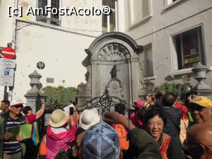 [P02] Manneken Pis - aglomeratie la schimbarea hainelor » foto by r-Uca
 - 
<span class="allrVoted glyphicon glyphicon-heart hidden" id="av930405"></span>
<a class="m-l-10 hidden" id="sv930405" onclick="voting_Foto_DelVot(,930405,3768)" role="button">șterge vot <span class="glyphicon glyphicon-remove"></span></a>
<a id="v9930405" class=" c-red"  onclick="voting_Foto_SetVot(930405)" role="button"><span class="glyphicon glyphicon-heart-empty"></span> <b>LIKE</b> = Votează poza</a> <img class="hidden"  id="f930405W9" src="/imagini/loader.gif" border="0" /><span class="AjErrMes hidden" id="e930405ErM"></span>